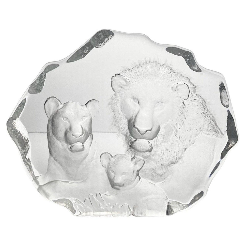 Mats Jonasson “Lion & Family” Crystal Swedish Paperweight Sculpture 8.5” Signed